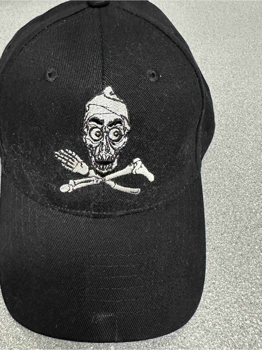 Black Skull & Crossbones Embroidered Baseball Cap